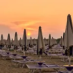 Apartamento Adorable Surrounded By Garden 650m From The Sea