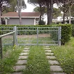 Adorable Surrounded By Garden 650m From The Sea Apartamento Bibione
