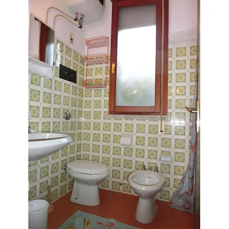 דירה Adorable Surrounded By Garden 650m From The Sea ביביונה