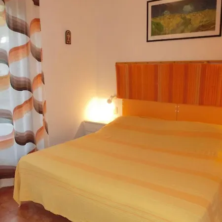 Adorable Surrounded By Garden 650m From The Sea 公寓 比比翁