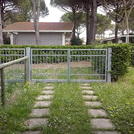 Adorable Surrounded By Garden 650m From The Sea Lägenhet Bibione