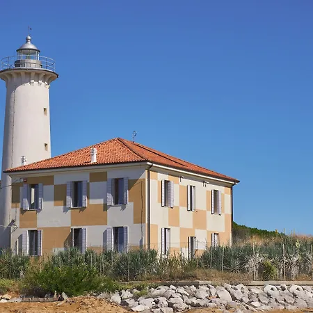 Adorable Surrounded By Garden 650m From The Sea 比比翁