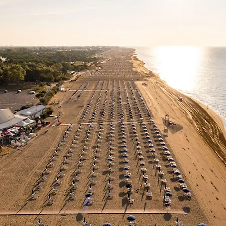 Adorable Surrounded By Garden 650m From The Sea Lägenhet Bibione