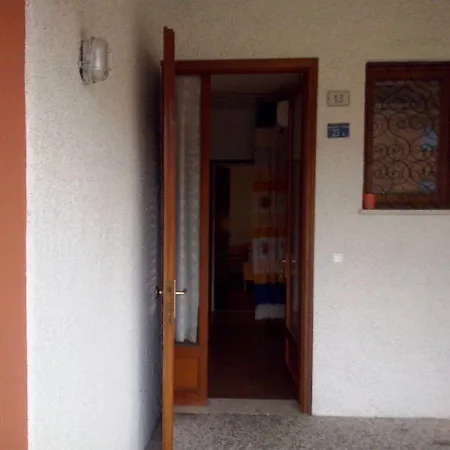 Apartman Adorable Surrounded By Garden 650m From The Sea